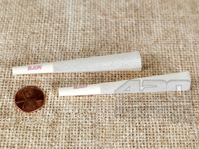 RAW 1 1-4 Size Organic Hemp Paper 6 Pre Rolled Cones - 32 Piece Box - 2
