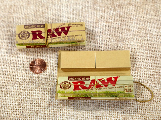 Raw Rolling Papers Connoisseur Organic Hemp 1 1-4 Size +Tips - 2